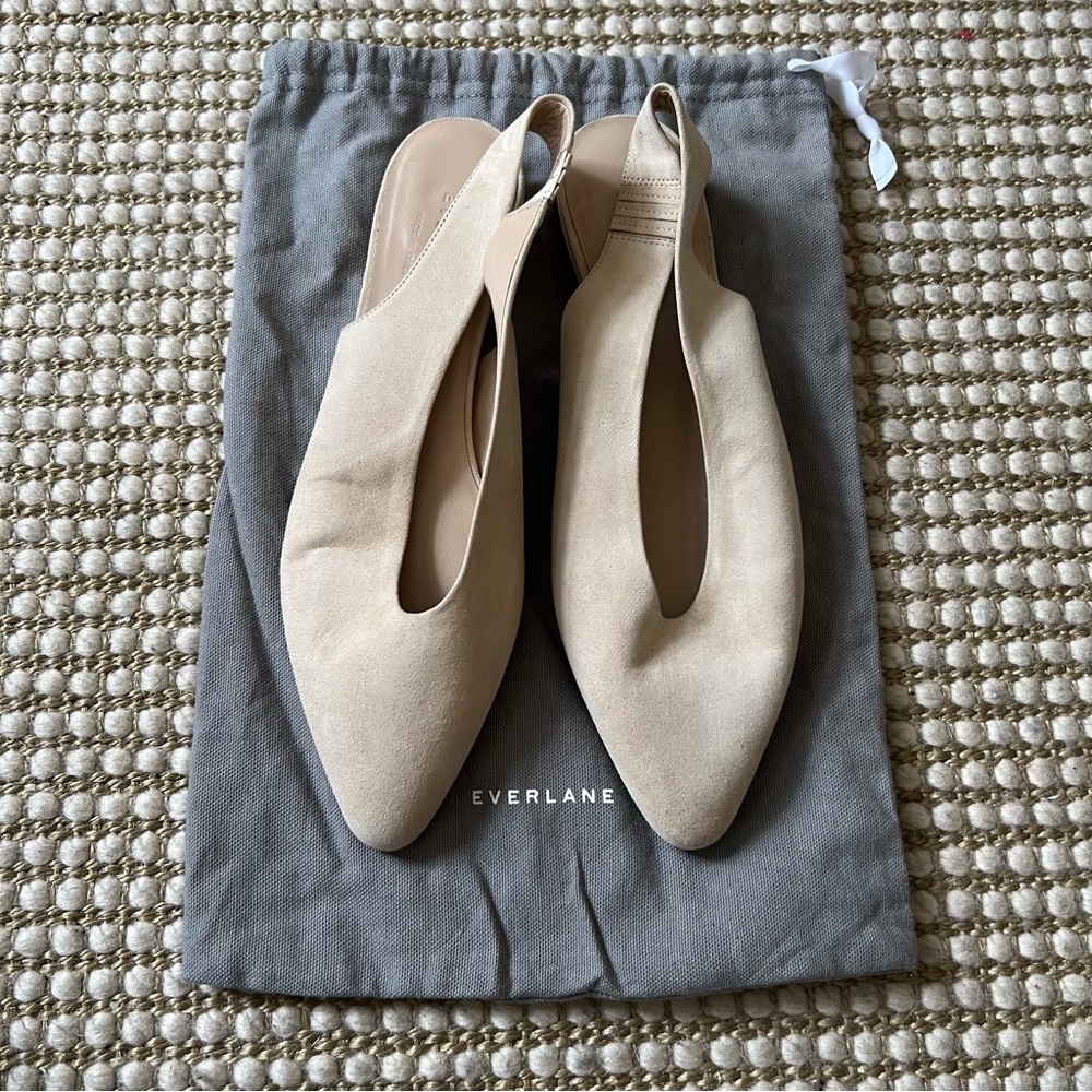 Brand new Everlane cream suede pointed-toe slingback flats